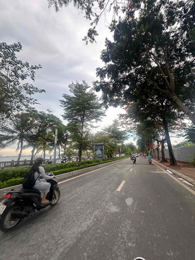 BÁN GẤP NHÀ PHỐ VỆ HỒ LẠC LONG QUÂN 55M 9 TẦNG THANG MÁY OTO VIEW HỒ