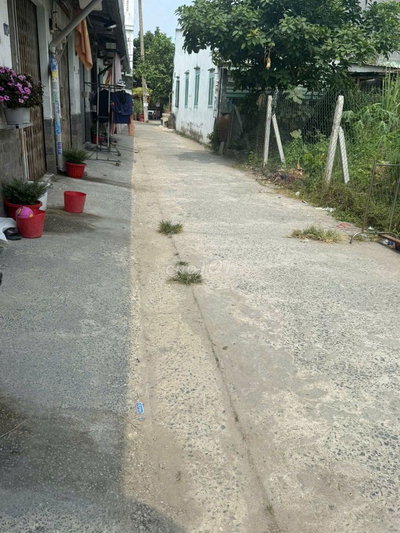 Chỉ 2,8 tỷ, lô sổ hồng riêng, full thổ, đường xe hơi thông, Q.12