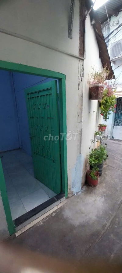 Cho thuê phòng trọ quận 4 12m2 đường Nguyễn Khoái