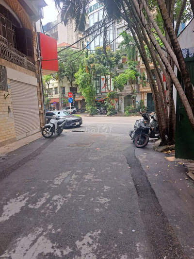 Cho thuê nhà 80m2 x 4 tầng tại phố Đặng Thùy Trâm - Phạm Tuấn Tài
