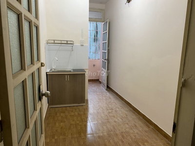Phòng như hình gần chợ Bà Chiểu có máy lạnh, máy nước nóng