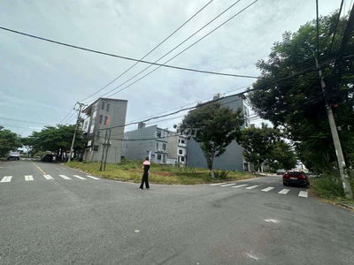 Bán lô góc 2MT siêu đẹp Nguyễn Xiển và Nguyễn Đình Trân