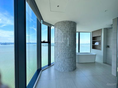 Căn 2 phòng ngủ góc hoa hậu nằm tòa A view trực diện biển tầng cao ngắm pháo hoa, bãi tắm trước mặt