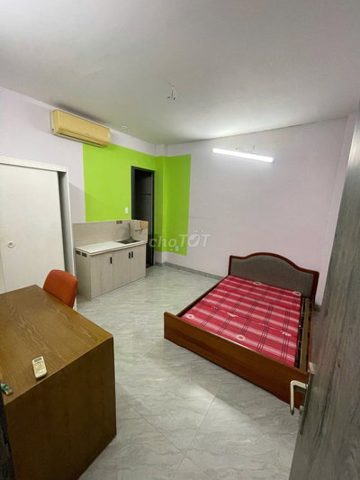 PHÒNG RẺ CHỈ 2,2 TRIỆU/ THÁNG CÓ MÁY LẠNH THANG MÁY KHÓA VÂN TAY