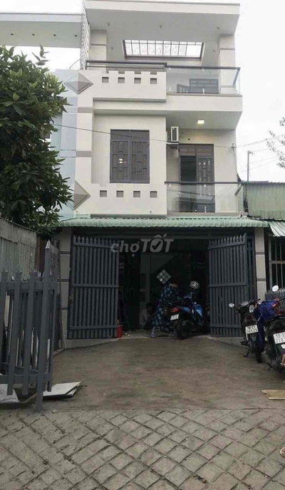 cho thuê nhà mặt tiền , P16, Q8. dt: 5x30m, 3 tầng, giá 16 triệu