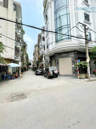 BÁN GẤP NHÀ NGUYỄN KHÁNH TOÀN MẶT NGÕ THÔNG OTO TRÁNH LÔ GÓC DT50m2*8T THANG MÁY. 18 TỶ