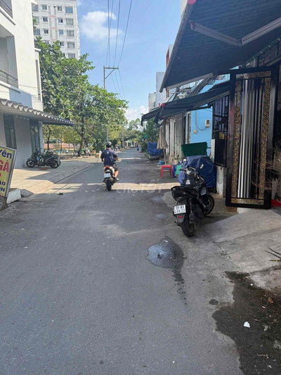 Nhà mặt tiền kinh doanh