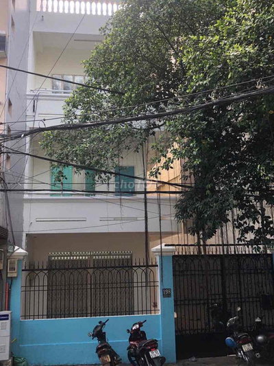 NHÀ SÂN VƯỜN - SÁT VÁCH TRƯỜNG ĐH - Q Bình Thạnh