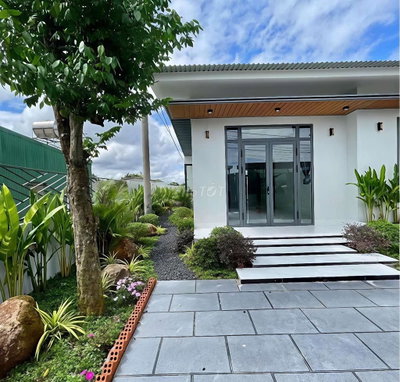 cần sang mảnh nhà cấp 4 đẹp diện tích hơn 500m2 đã lên thổ cư
