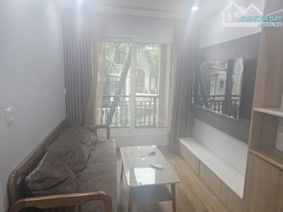 Cho thuê CHDV 50m thang máy mới keng tại Lạc Long Quân