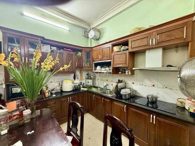 Cần Bán Nhà Phố Cảm Hội-38m -dân xây 5 tầng- ngõ thông-gần phố