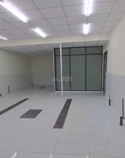Thuê kho xưởng Q7 DT 200m mới xây dựng, bãi rộng bốc dỡ hàng hóa.