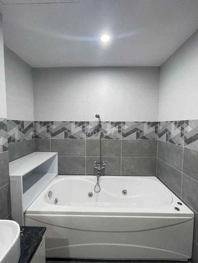 CĂN HỘ 3 phòng ngủ thoáng rộng sang xịn có bồn tắm cho thuê ngắn hạn