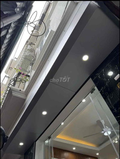 đông thiên30m -5 tầng -6,150 tỷ có thương lượng , cách 30 m ra oto tra
