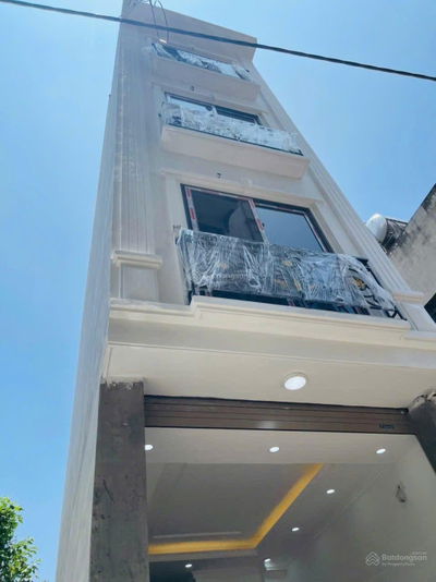 XẢ LỖ SÂU  NHÀ 4.5 TẦNG CÓ THANG MÁY  YÊN NỘI  Ô TÔ LÙI CỬA  GIÁ KHÔNG TIN NỔI!