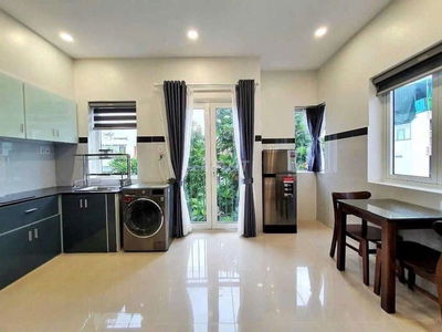Căn hộ Ban công Full nội thất, máy giặt riêng ngay Lũy Bán Bích