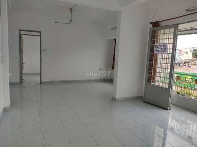 Căn hộ 2 PN đối diện chợ Nguyễn Đình Chiểu đường Lê Tự Tài F4 quận PN