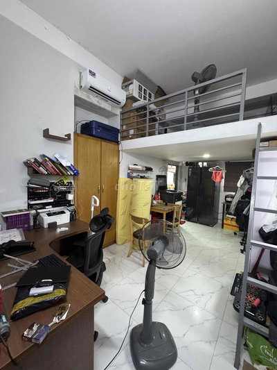 NHƯỢNG phòng , cửa sổ thoáng có gác bếp tách riêng