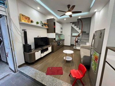Nhà phố Bạch Mai, 30m*5T ngõ thông 3 gác chạy 30m ra phố, dân xây KoQH