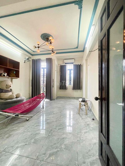 cho nử  thuê phòng lầu 2. có máy lạnh