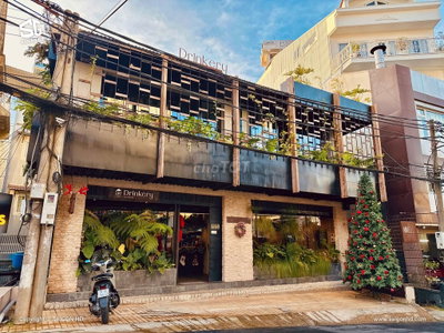 Cho thuê nhà mặt tiền Thái Văn Lung, Quận 1. DT: 15x25m