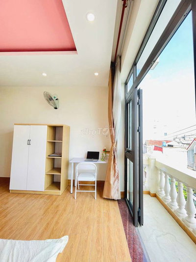 phòng ban công giá 3tr9 full nội thất