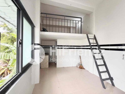 Bancol gác lững gần vòng xoay Phú Lâm - Cây Gõ - Bình Tiên