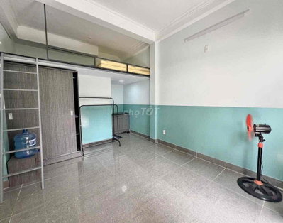 CHDV PHÒNG 25M có gác 273 tô hiến thành q.10- giá chỉ 6tt-***