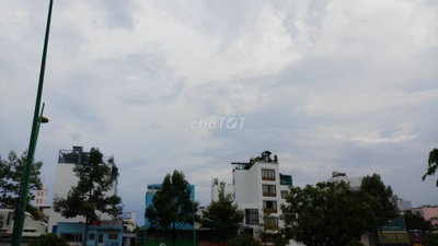 PHÒNG TẦNG LẦU , VIEW MẶT TIỀN TẠI TRƯỜNG SA Q.3 , CHO THUÊ 4TR / TH