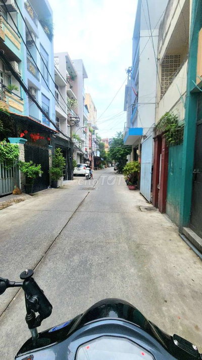 Giáp Quận 1! Nhà 4 tầng có giếng trời, Hẻm xe hơi - Giá 9 tỷ