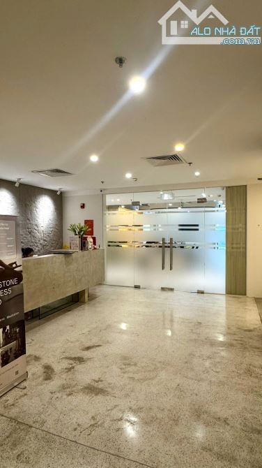 CHO THUÊ VĂN PHÒNG 600M2 TẠI NGOẠI GIAO ĐOÀN, BẮC TỪ LIÊM GIÁ 200K/M2