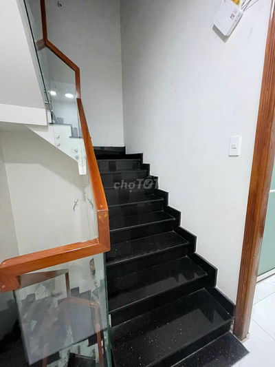 cần cho thuê mặt bằng kinh doanh 3 tầng giá rẻ