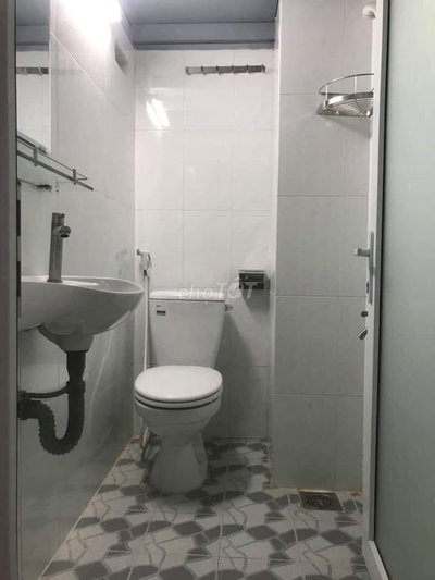 Cho thuê phòng đẹp, wc riêng, có máy lạnh tại 123 Hồng Lạc