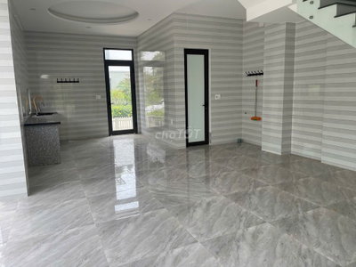 cho thuê lâu dài- nhà 3 tầng 3 mặt tiền tại Vỹ Dạ Huế