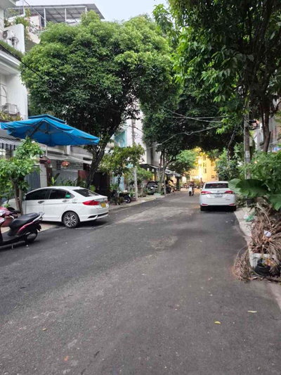Cư xá Nguyên Hồng- Nhà 4 Tầng 72m2- đường 8m rộng rãi
