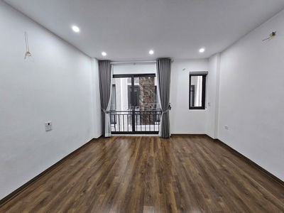 Bán nhà phố Ngọc Thụy 30m2-5 tầng-6.65 tỷ, gần trường qt Việt Pháp