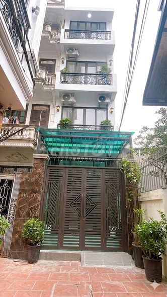 bán nhà 50m2 Cầu Giấy sân rộng trước nhà