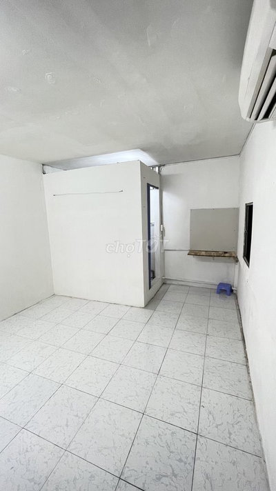 Phòng trọ giá rẻ ngay sân bay, 21/1 Trường Sơn Q. Tân Bình
