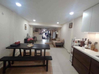 Siêu Phẩm cực Hot Tặng full nội thất tiền tỷ,nhà 4 Tầng xây kiên cốQ10