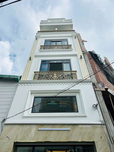 nhà trệt+lửng+3 lầu hẻm xe hơi đường tân quý.