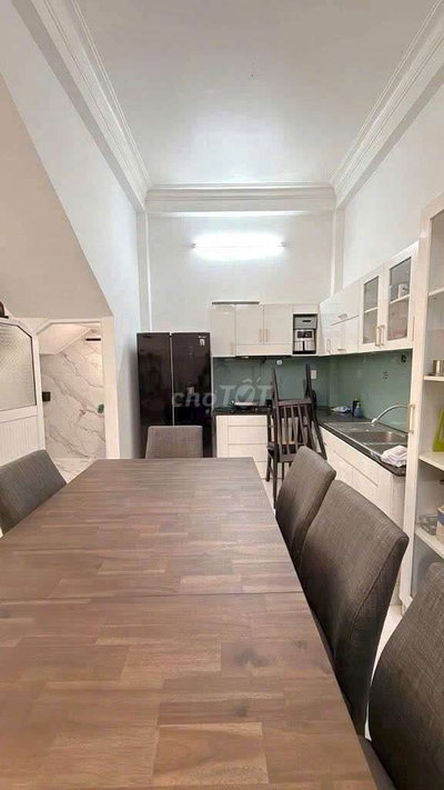 Nhà 2 lầu sân thượng 3pn3wc Hẻm xe hơi