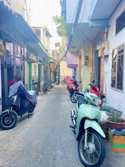 Bán nhà mới vào ở ngay. kdc hiện hữu hẻm ba gác rộng thông thoáng