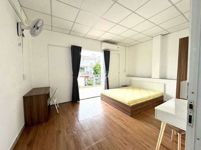 1 Phòng Ngủ 90m2 Ban Công Có Nội Thất Không Giới Hạn Người Ở