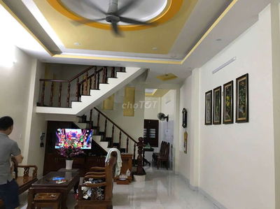 Cho thuê nhà đầy đủ nội thất gần siêu thị Go