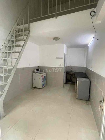 phòng trọ Nguyễn Hữu Cảnh gác cao 2.5 m giá tốt 4tr/ tháng