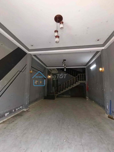 NHÀ 3 TẦNG MẶT TIỀN TỐ HỮU KHU VỰC ĐÔNG SINH VIÊN