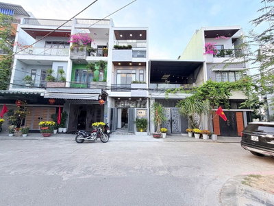 Nợ quá cần bán gấp nhà 3 tầng đẹp - full nội thất - Đường Đặng Huy Tá.