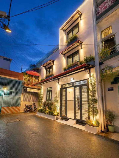 HẺM NHỰA 6M XE TẢI THÔNG 4PN Ở NGAY