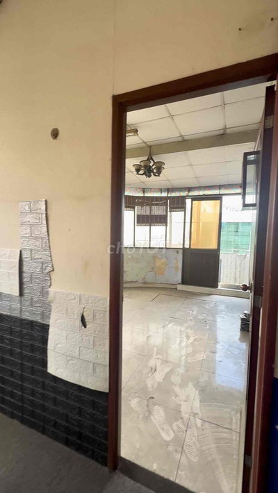 Cho thuê sàn 25m2 mặt tiền lầu 3, góc ngã tư Bạch Đằng