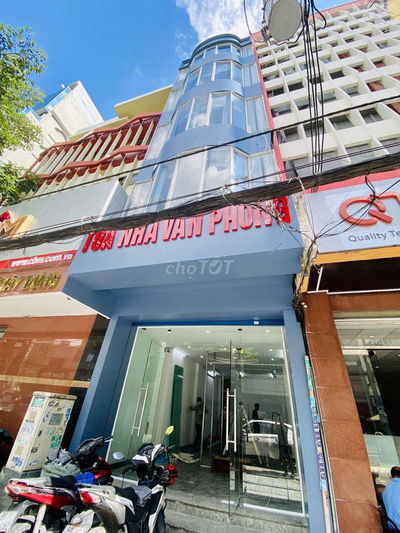 Văn phòng tầng trệt 20m2 giá 8tr tòa nhà mặt tiền Nguyễn Công Trứ, Q1